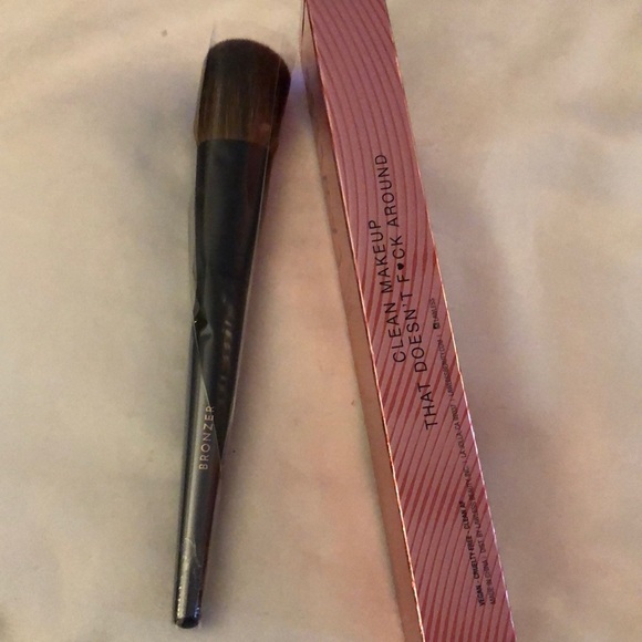 Lawless Summer Skin Bronzer Brush Vegan & Cruelty Free Full Size NIB - Picture 8 of 13